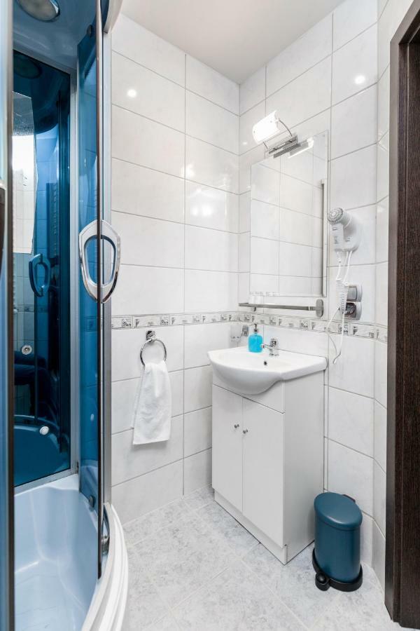 Apartament Gemini Dzierżoniów Exteriör bild